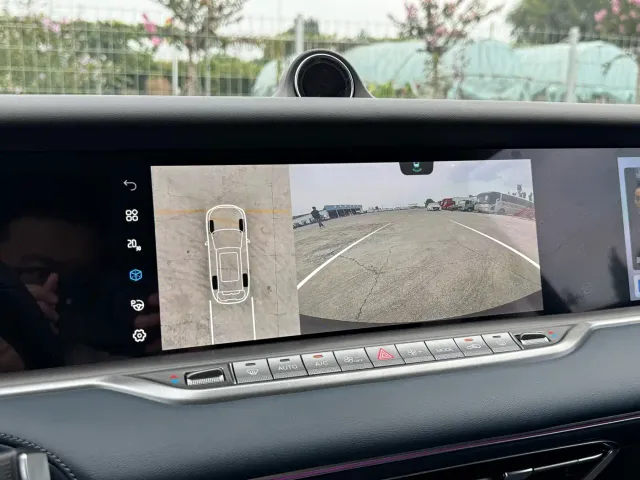 Voyah Auto VOYAH FREE 2024 Ultra Long Range Intelligent Driving Edition — Фото автомобиля 14
