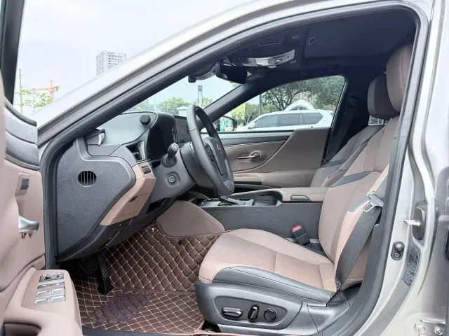Lexus Lexus ES 2025 200 Ultimate Edition — Фото автомобиля 7