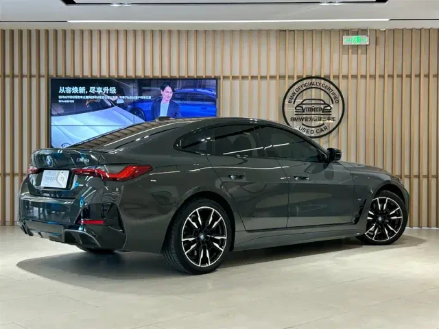 BMW i4 — Фото автомобиля 8