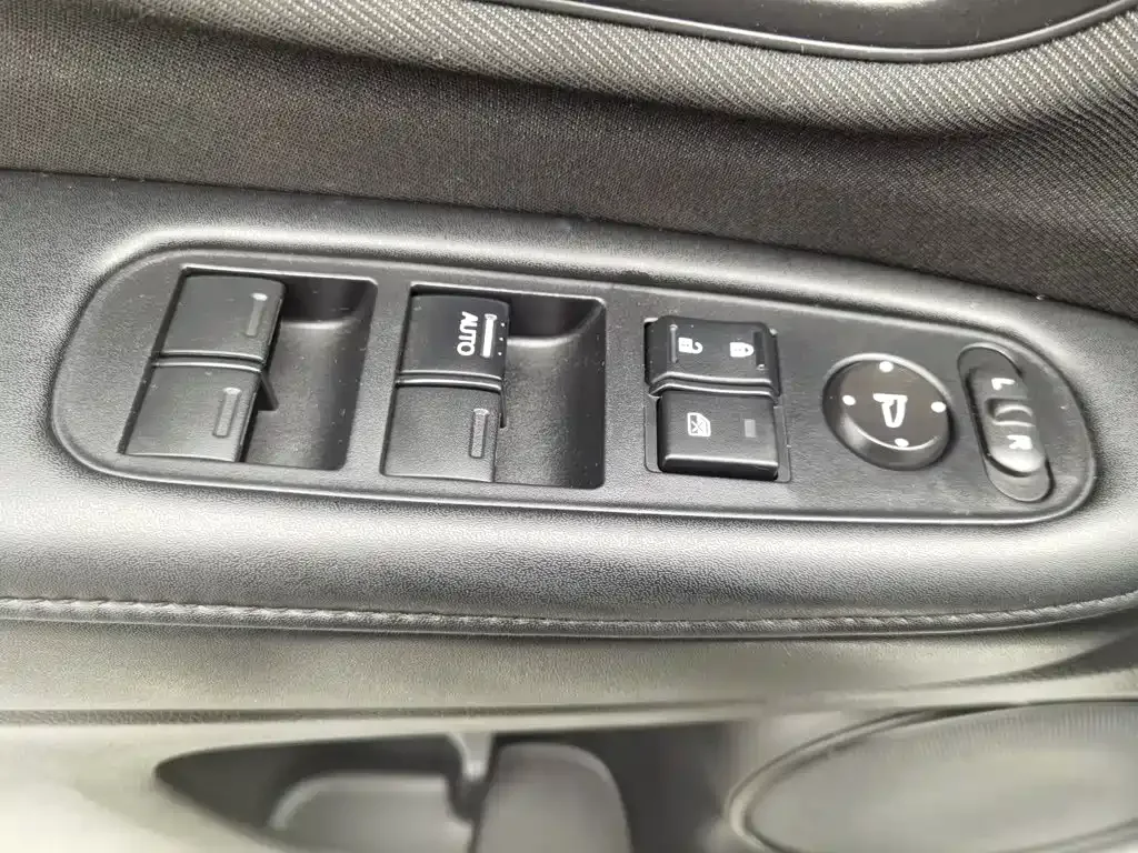 Honda Vezel 2020 1.5L CVT Pioneer — Фото автомобиля 9