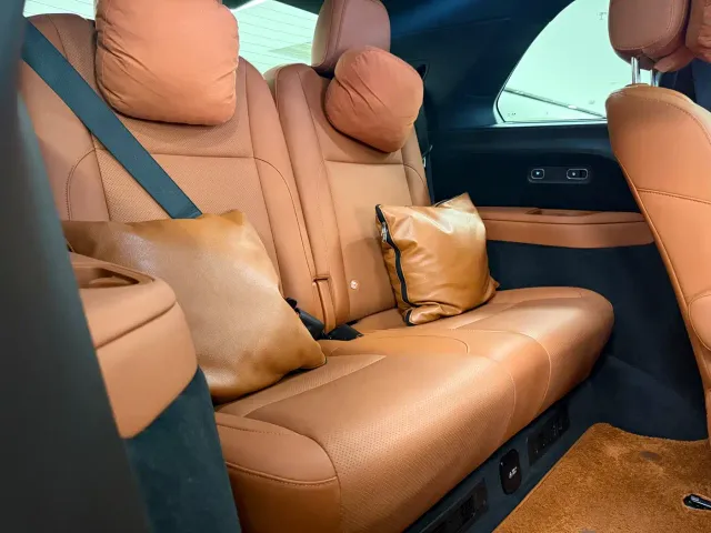 Li Auto L8 — Фото автомобиля 14