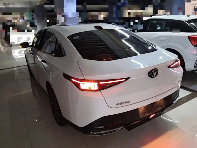 Changan Lamore — Фото автомобиля 4