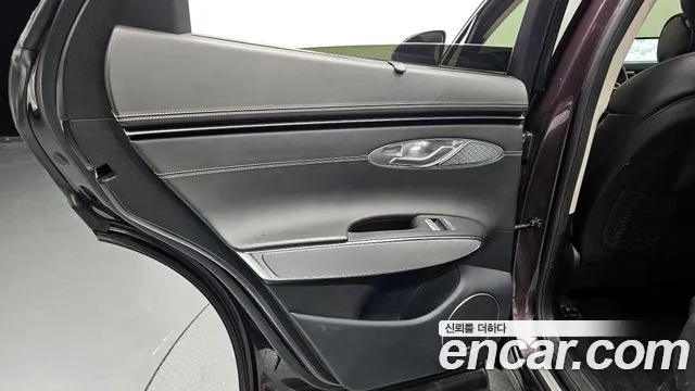 Genesis GV70 — Фото автомобиля 24