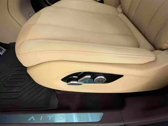 Aito M7 — Фото автомобиля 15
