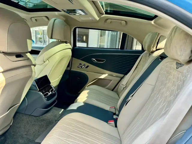 Bentley Flying Spur — Фото автомобиля 7