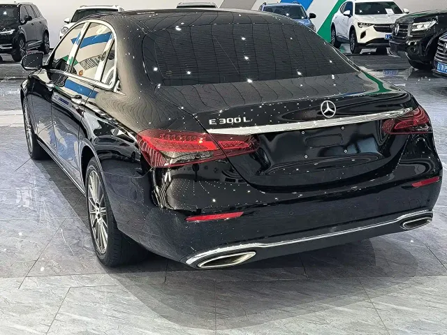 Mercedes-Benz E-Class — Фото автомобиля 10