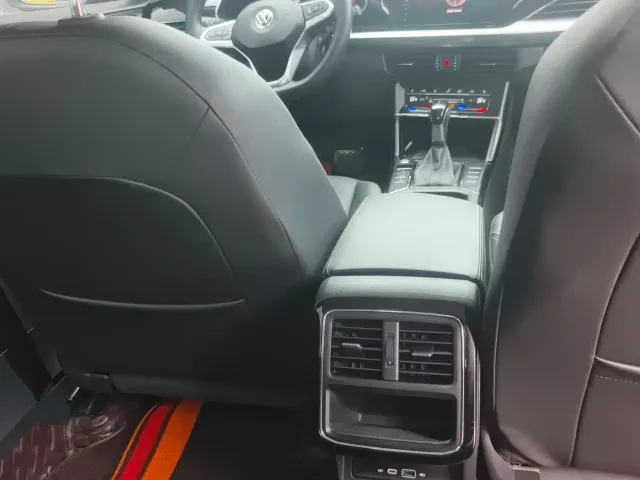 Volkswagen Passat — Фото автомобиля 15