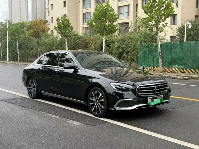 Mercedes-Benz E-Class — Фото автомобиля 3
