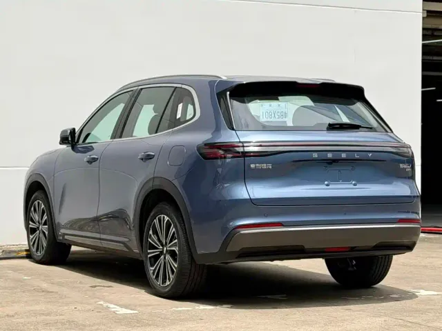 Geely Galaxy Starship 7 EM-i — Фото автомобиля 4