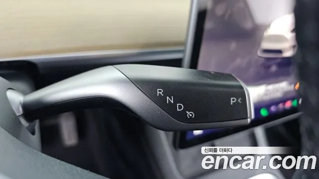 Tesla Model Y — Фото автомобиля 9