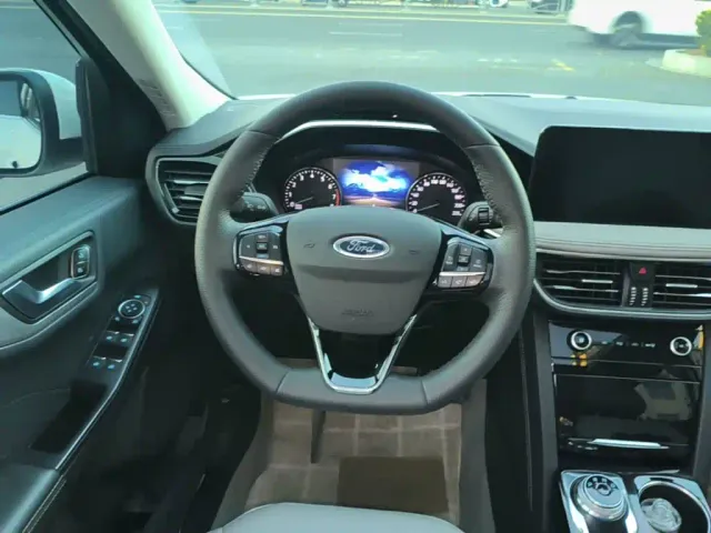 Ford Escape — Фото автомобиля 6