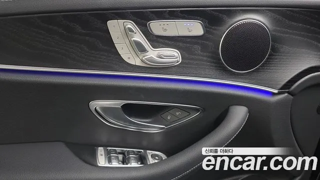Mercedes-Benz E-Class — Фото автомобиля 19