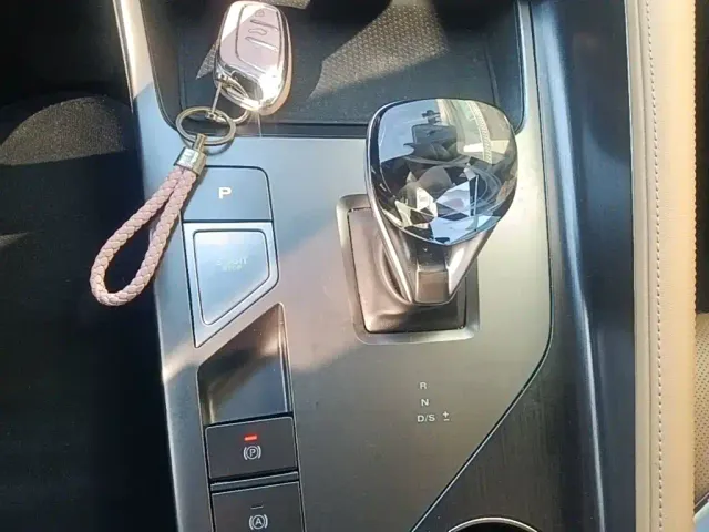 Roewe RX5 — Фото автомобиля 13