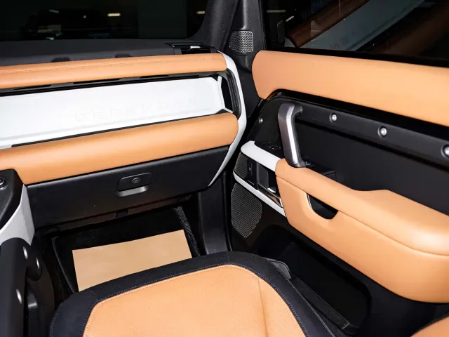 Land Rover Defender — Фото автомобиля 19