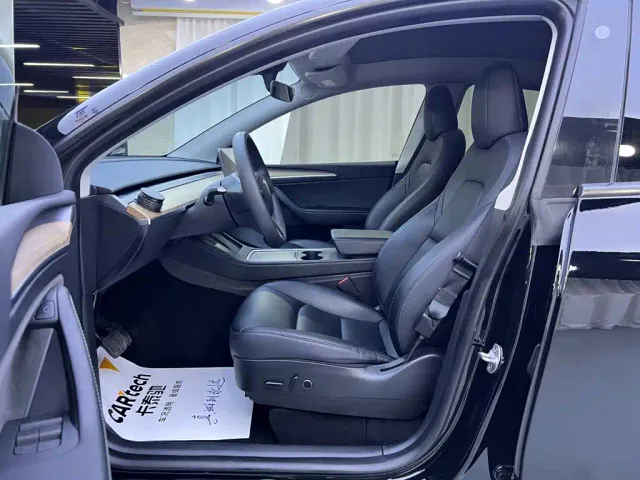 Tesla Model Y — Фото автомобиля 7