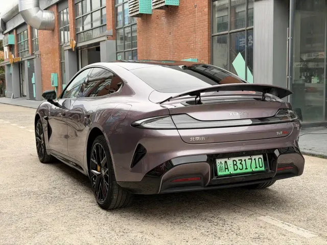 Xiaomi SU7 — Фото автомобиля 9