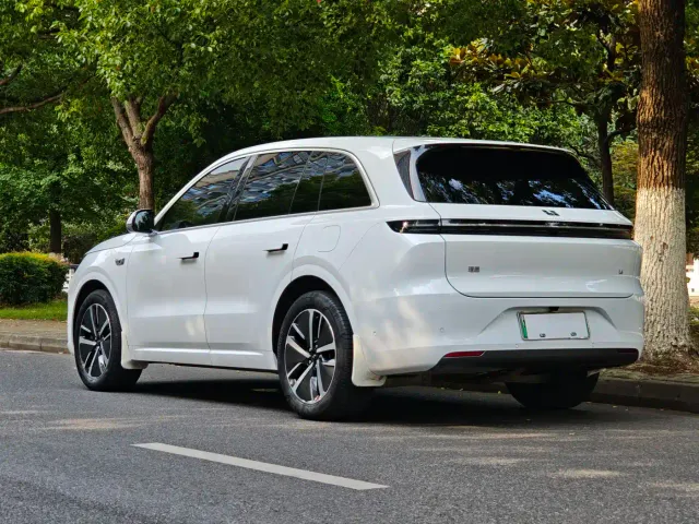 Li Auto L6 — Фото автомобиля 17