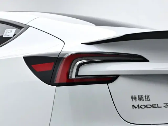Tesla Model 3 — Фото автомобиля 7
