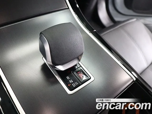 Land Rover Range Rover Velar Range Rover Velar 2.0 P250 Dynamic SE — Фото автомобиля 9