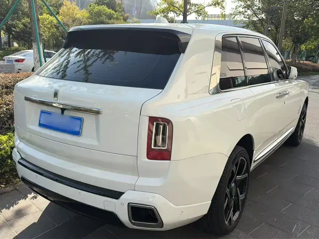 Rolls-Royce Cullinan — Фото автомобиля 2
