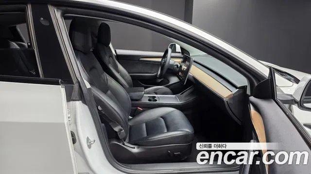 Tesla Model 3 — Фото автомобиля 12