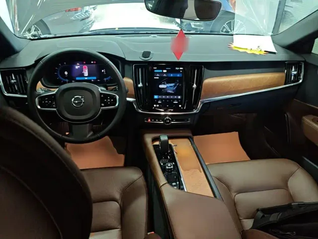 Volvo S90 — Фото автомобиля 9