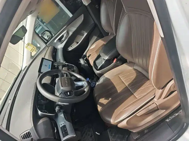 Roewe iMAX8 — Фото автомобиля 14