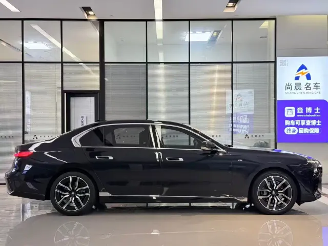 BMW 7 Series — Фото автомобиля 17