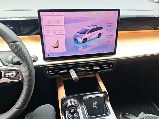 GAC Trumpchi E8 — Фото автомобиля 12
