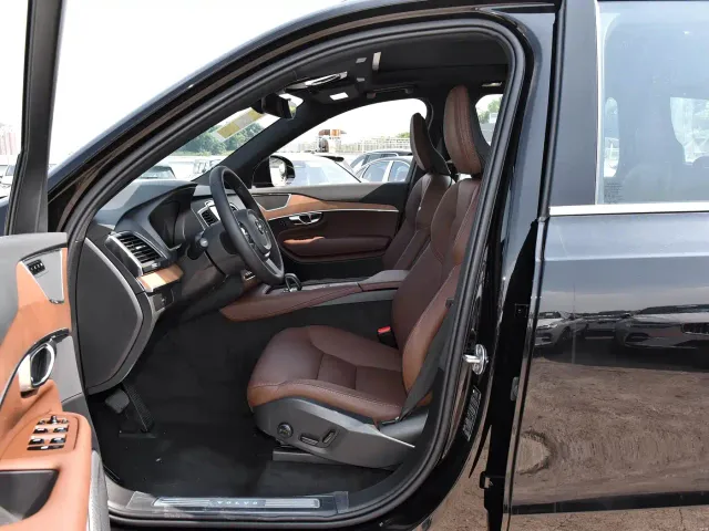 Volvo XC90 — Фото автомобиля 9