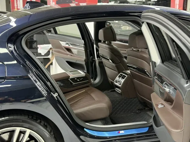 BMW 7 Series — Фото автомобиля 8