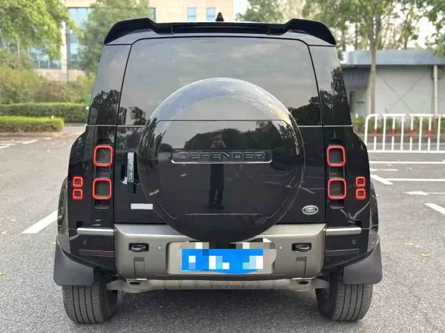 Land Rover Defender — Фото автомобиля 7