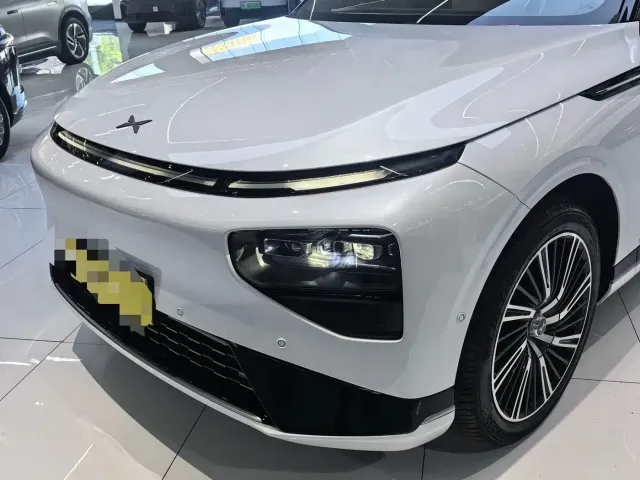 Xpeng G9 — Фото автомобиля 4