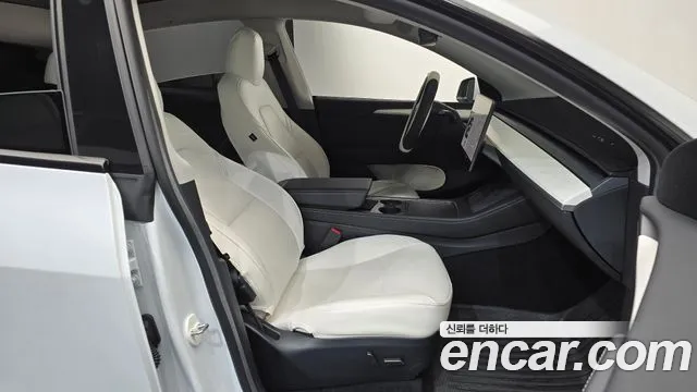 Tesla Model Y — Фото автомобиля 25