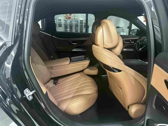 Mercedes-Benz E-Class — Фото автомобиля 16