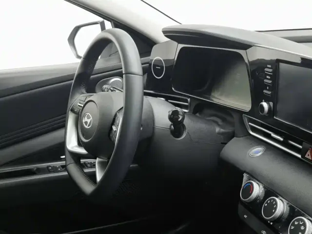 Hyundai Elantra — Фото автомобиля 22