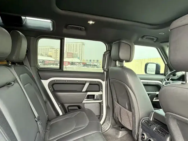 Land Rover Defender — Фото автомобиля 9