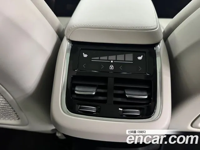 Вольво XC60 — Фото автомобиля 15