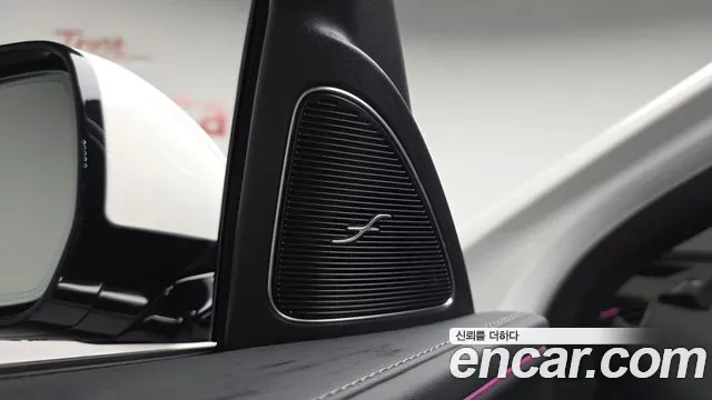 Mercedes-Benz E-Class — Фото автомобиля 16