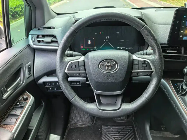 Toyota Granvia — Фото автомобиля 11