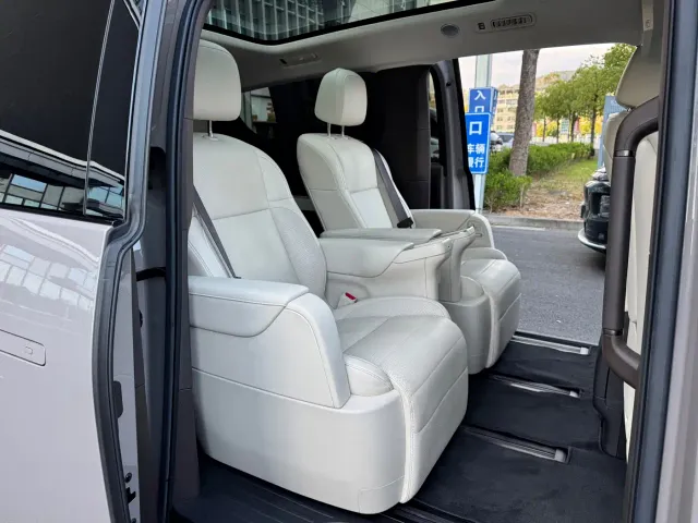 Li Auto MEGA — Фото автомобиля 13