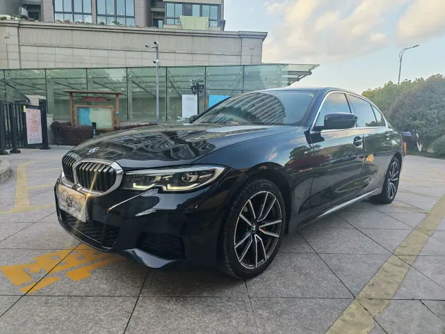 Фотография автомобиля — BMW 3 Series