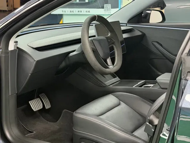 Tesla Model 3 — Фото автомобиля 9