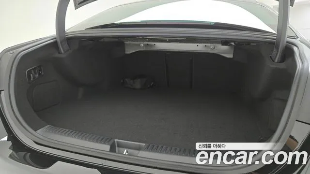Mercedes-Benz E-Class — Фото автомобиля 11