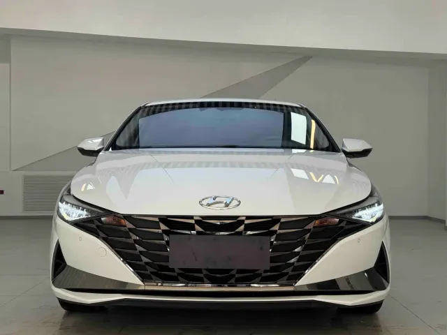 Hyundai Elantra — Фото автомобиля 2
