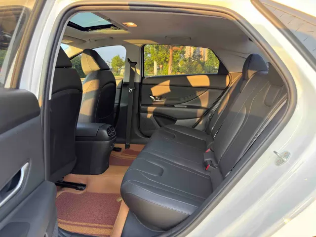Hyundai Elantra — Фото автомобиля 9
