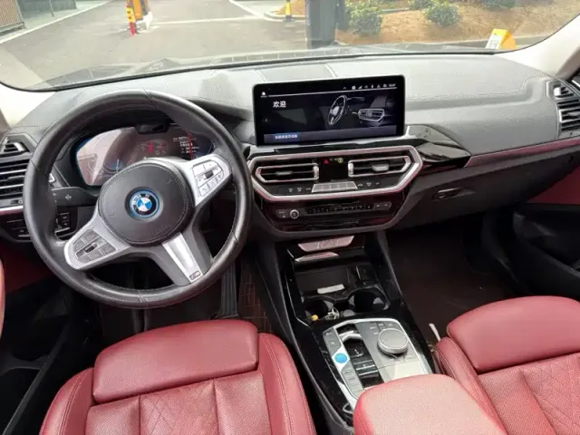 BMW iX3 — Фото автомобиля 4