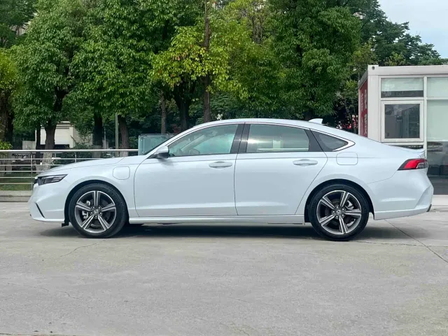 Honda Inspire Hybrid — Фото автомобиля 3