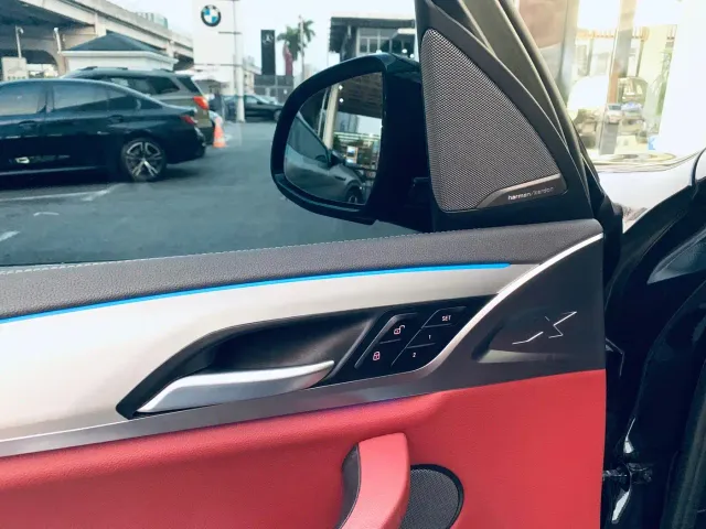 BMW iX3 — Фото автомобиля 10