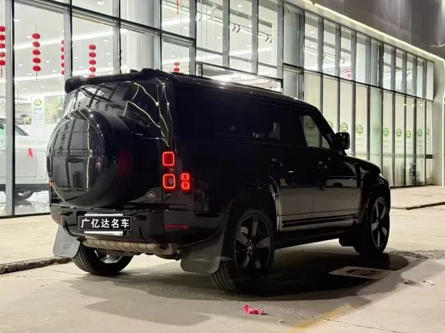 Land Rover Defender — Фото автомобиля 6